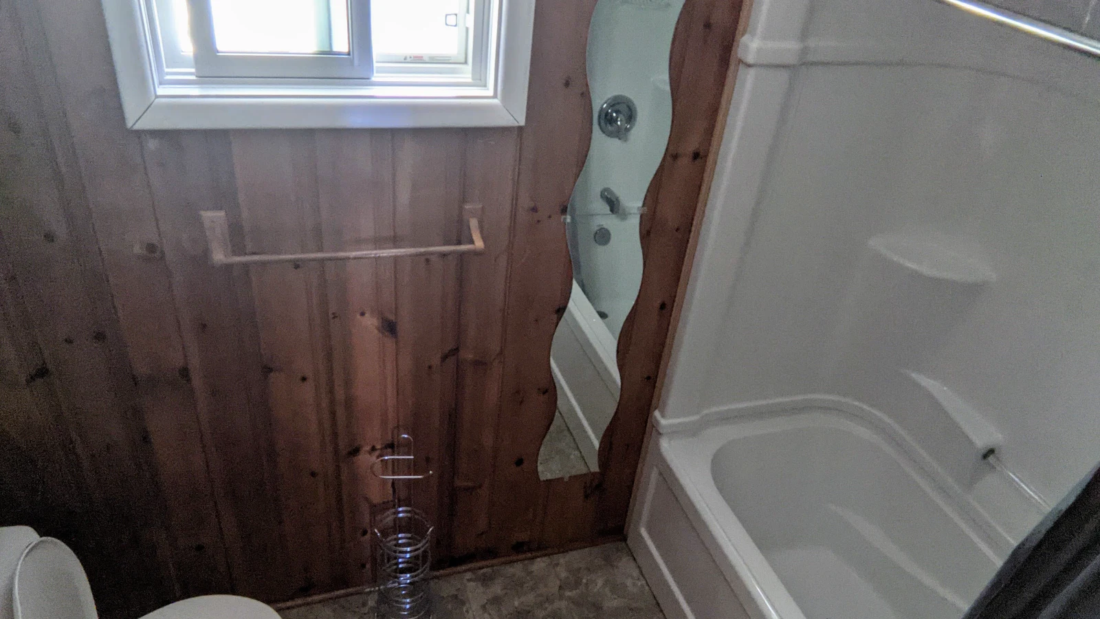 Pigeon-Lake-Resort-Cottage-eleven-third-bedroom-two-single-beds